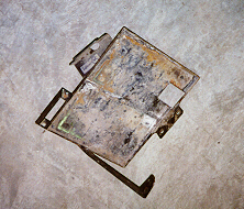 Battery tray with notch